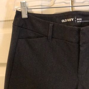 NWT Old Navy Charcoal Gray Mid-Rise Pixie Pant